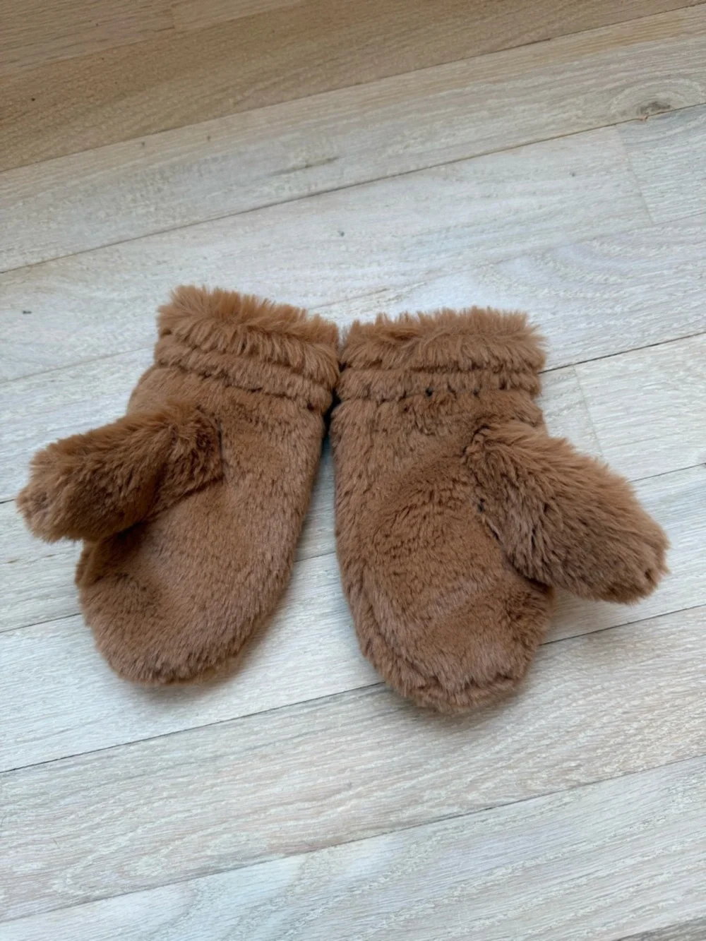 UGG Kids Brown Plush Mittens